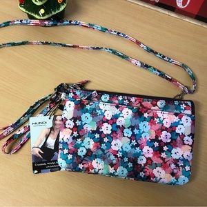 MUNDI CROSSBODY/WRISTLET NWT
